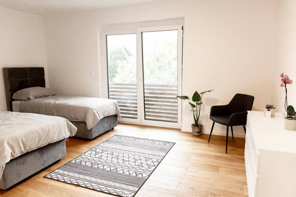 Aura Apartments Zirovnica Exterior photo