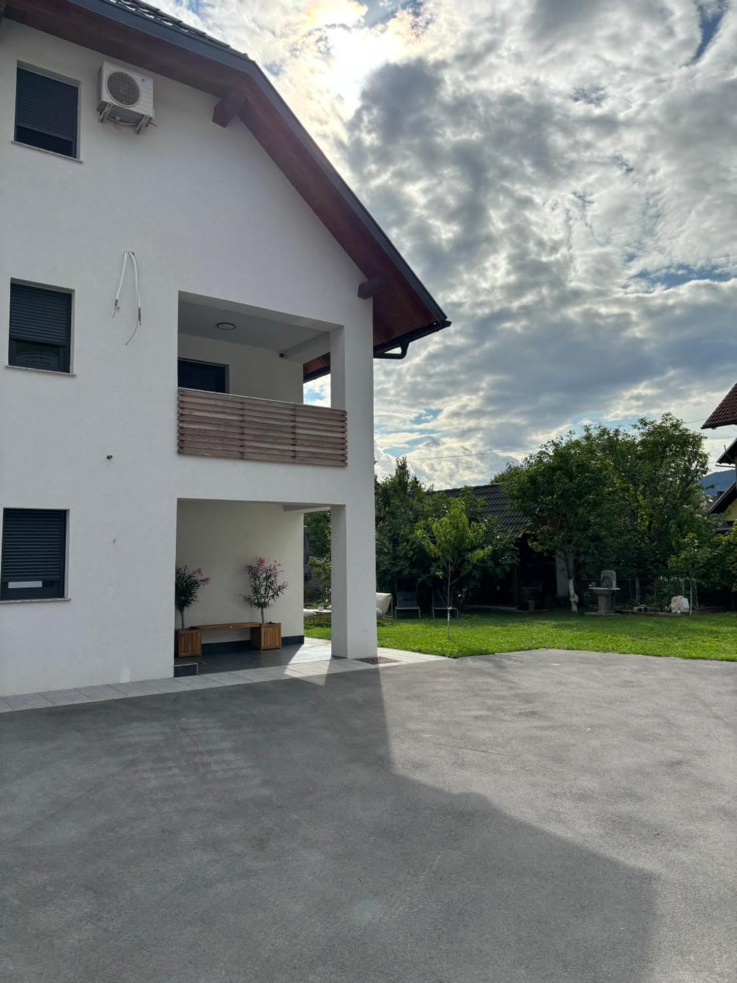 Aura Apartments Zirovnica Exterior photo