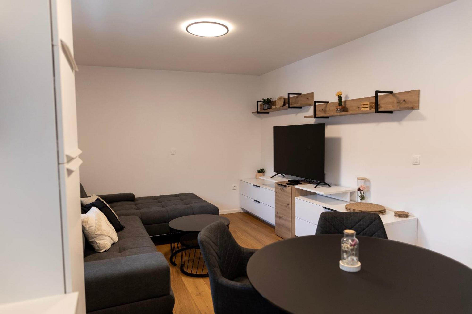 Aura Apartments Zirovnica Exterior photo